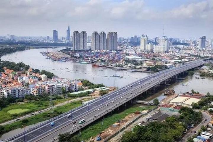 Hotspot Matrix: Biến Phương Oanh diện set đồ 50 thành cơ hội marketing đột phá